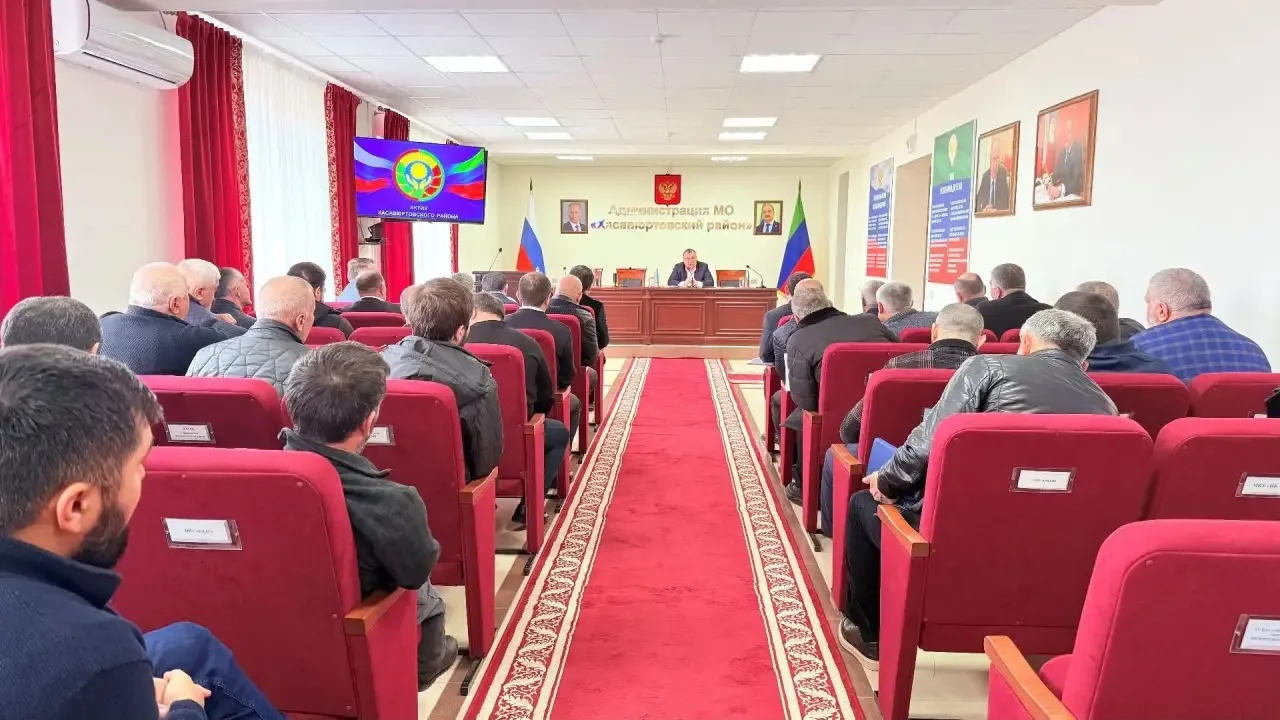 В администрации Хасавюртовского района обсудили контрактную службу и приоритеты работы ...