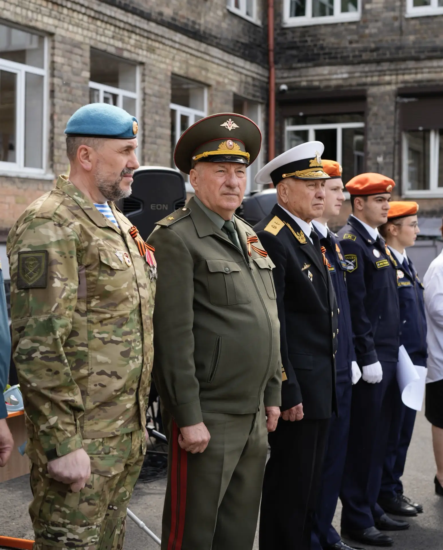 Общешкольный марш-парад 🇷🇺  В основе уклада нашей школы лежат многолетние традиции. Накануне самого 