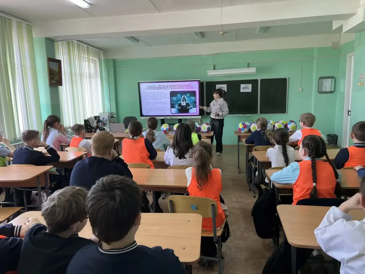 МОБУ СОШ с. Засечное: «Футбол помогает».  ⚽️🌟 Ребята 5А класса МОБУ СОШ с. Засечное приняли участие 