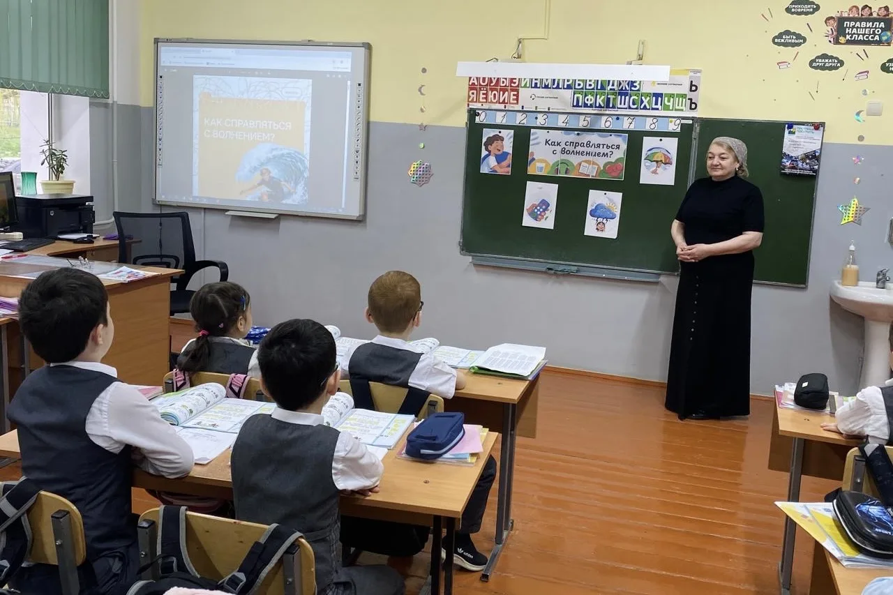 Сегодня в нашей школе прошёл урок «Разговоры о важном» на тему: «Как справиться с волнением»🏫💭

Уч