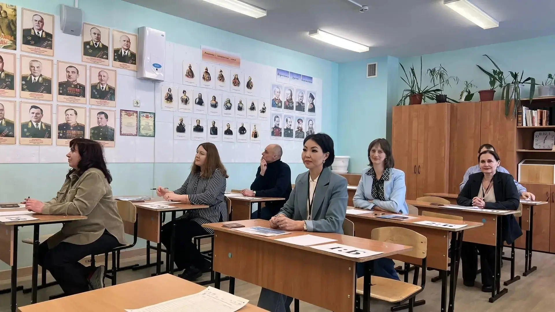 В Анадыре прошла Всероссийская акция «Сдаем вместе. День сдачи ЕГЭ родителями»   🔸 Вместе с родителя