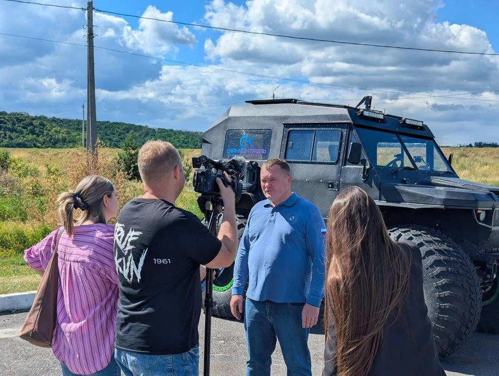 На днях нашу полевую базу в деревне Щетинка посетили журналисты местных СМИ. Вместе с н...