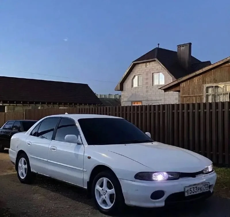 Mitsubishi Galant '95 —
Есть машины для понтов, есть для гонок, а есть для жизни. Эта — как раз про 