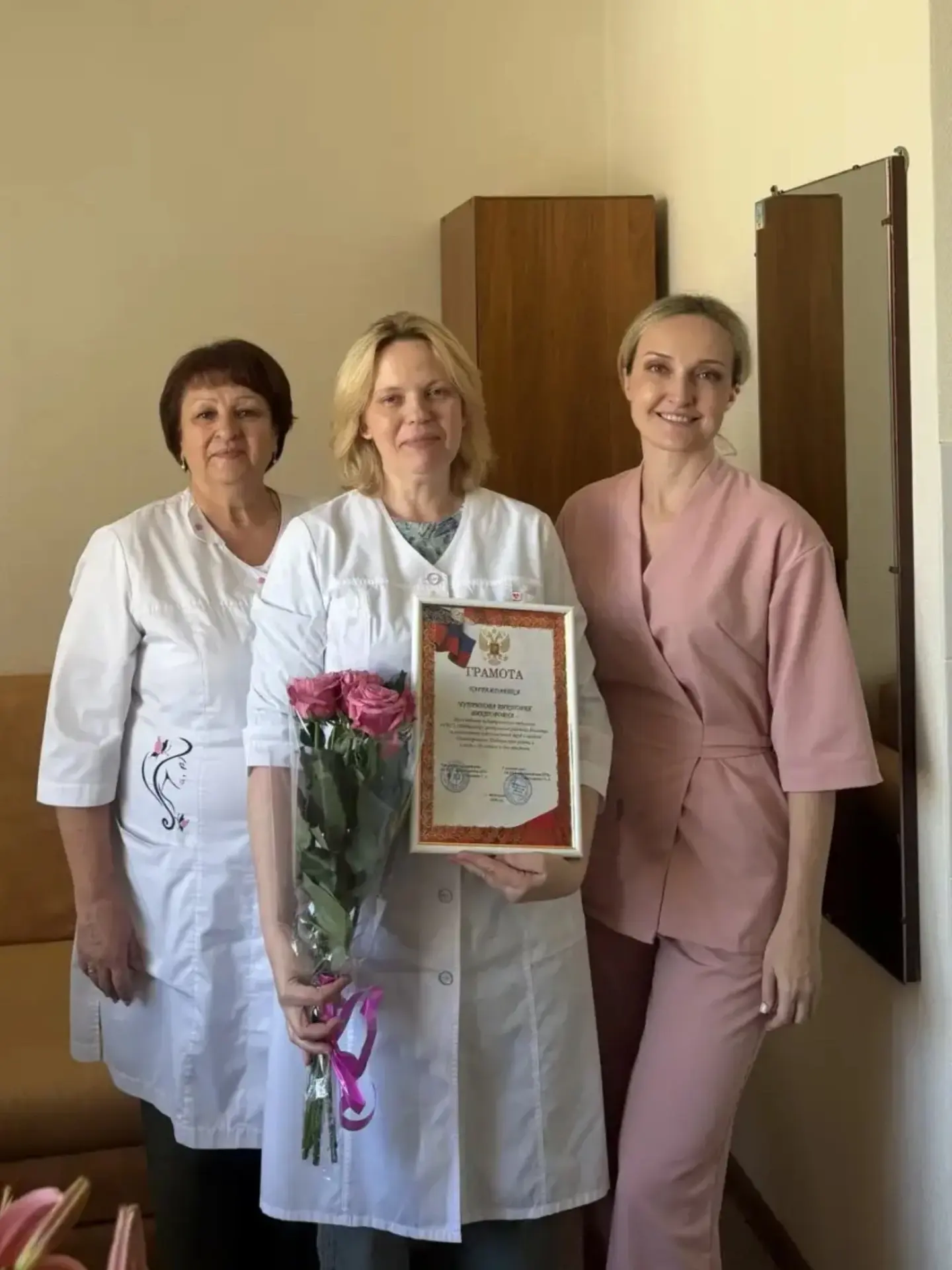 Сегодня главный врач Олеся Леонидовна Нестеренко и председатель профсоюзной организации Светлана Але