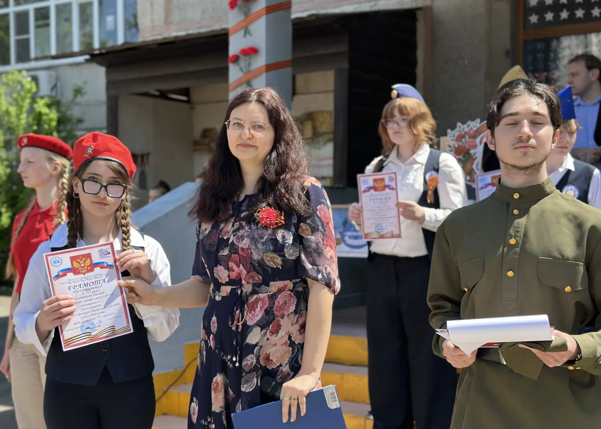 В программе смотра прозвучали песни: «Путь далёк у нас с тобою», «Нам экипаж — семья», «День Победы!