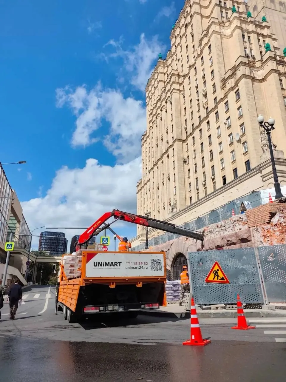 🏗 Реставрация высотки на Кудринской площади: как организовать безопасную доставку мате...