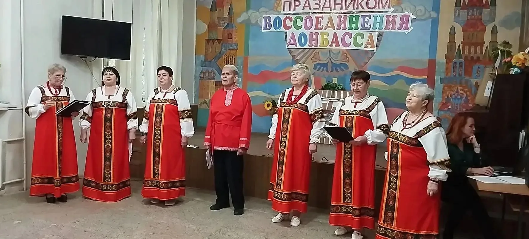 В Светлодарске прошел праздничный концерт с участием творческих коллективов