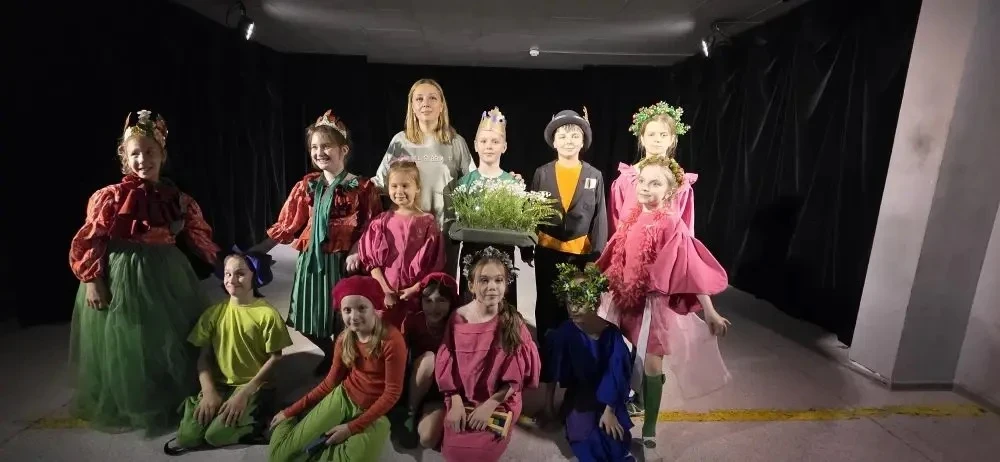 🎭 🍓✨«Рублевские светлячки» на гастролях: «Клубничное королевство» покорило сцену «Крылатского»!  22 
