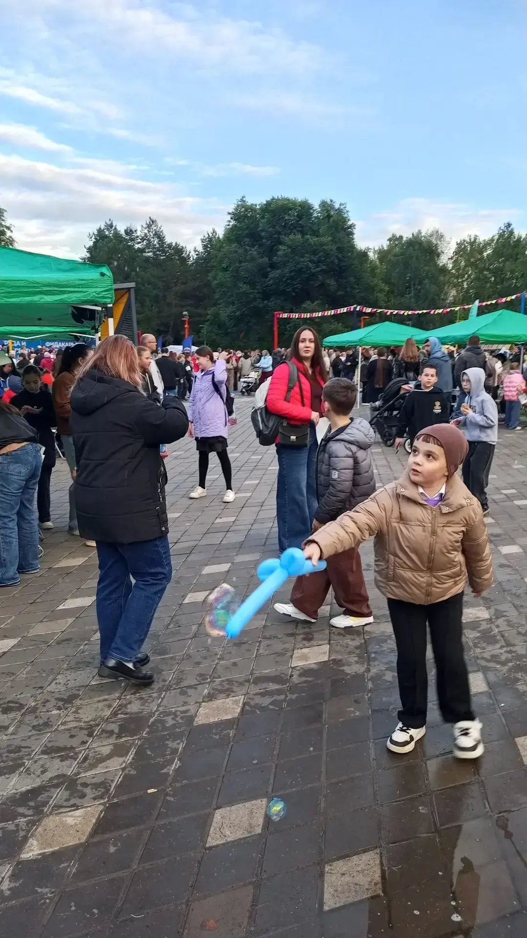 Фестиваль труда и доблести в парке «Калейдоскоп» 09.09.2026 прошел в уютной осенней обс...