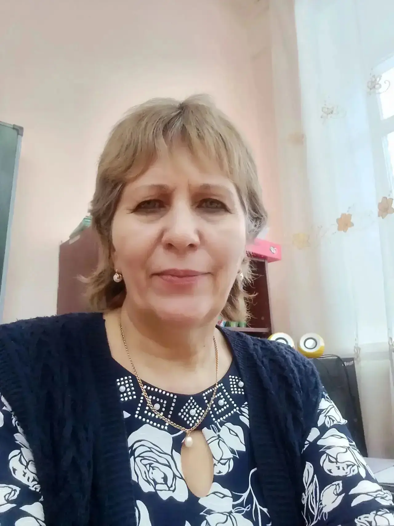 Дорогая Елена Геннадьевна, поздравляем вас с Днём учителя!