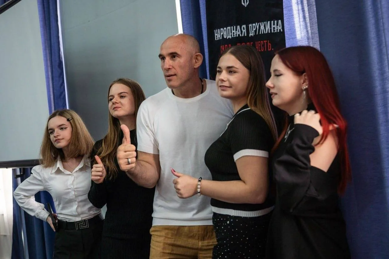 В Энергодаре подобные встречи со спортсменами всегда вызывают интерес у молодежи. На дн...