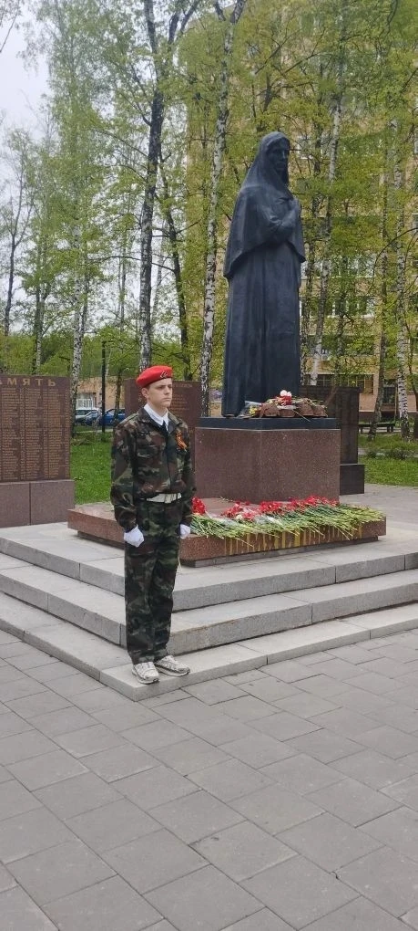 🇷🇺 Честь, память, гордость! Сегодня юнармейцы МАОУ СОШ № 10 с достоинством несли Почетный караул в с