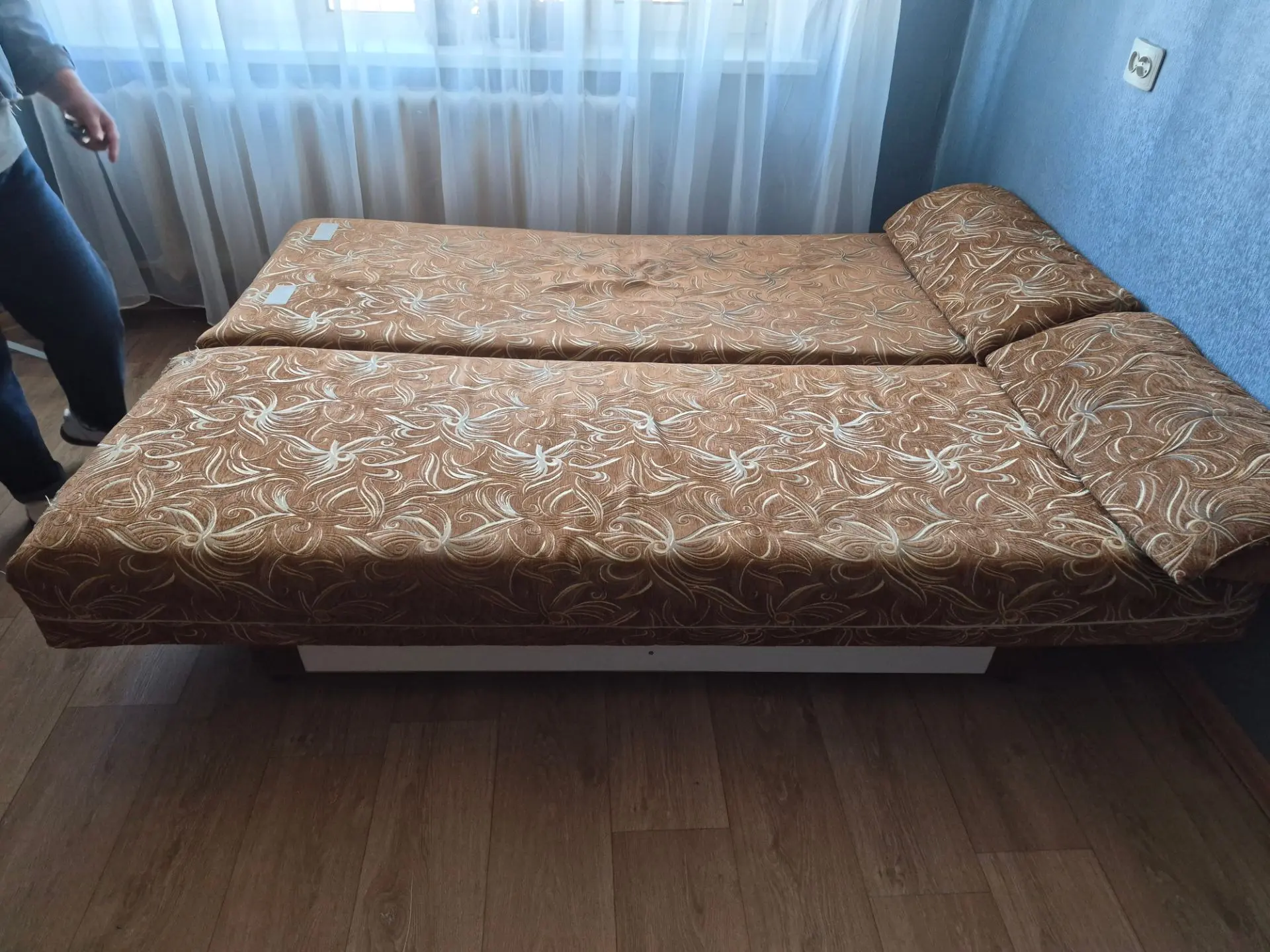 Срочно продам диван и стиральную машинку.