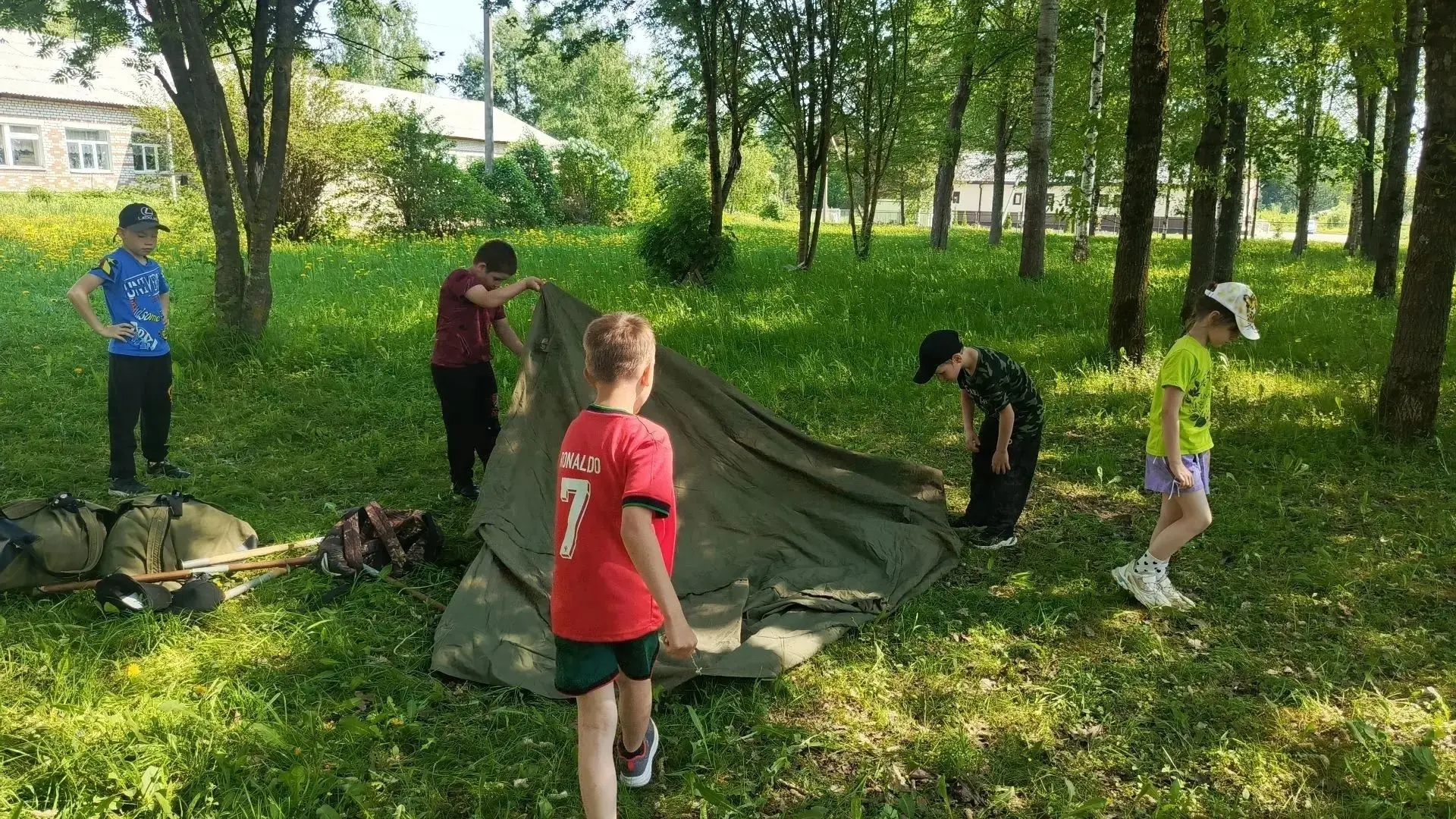 🔆Сегодня последний учебный день у первоклашек ЦО «Юрьевский» прошел не за партами. Вместе с учителем