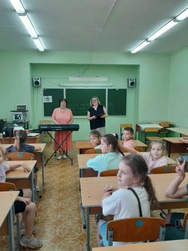 В рамках проекта "Искусство -школьникам" сегодня состоялась беседа - лекция с учащимися младших клас