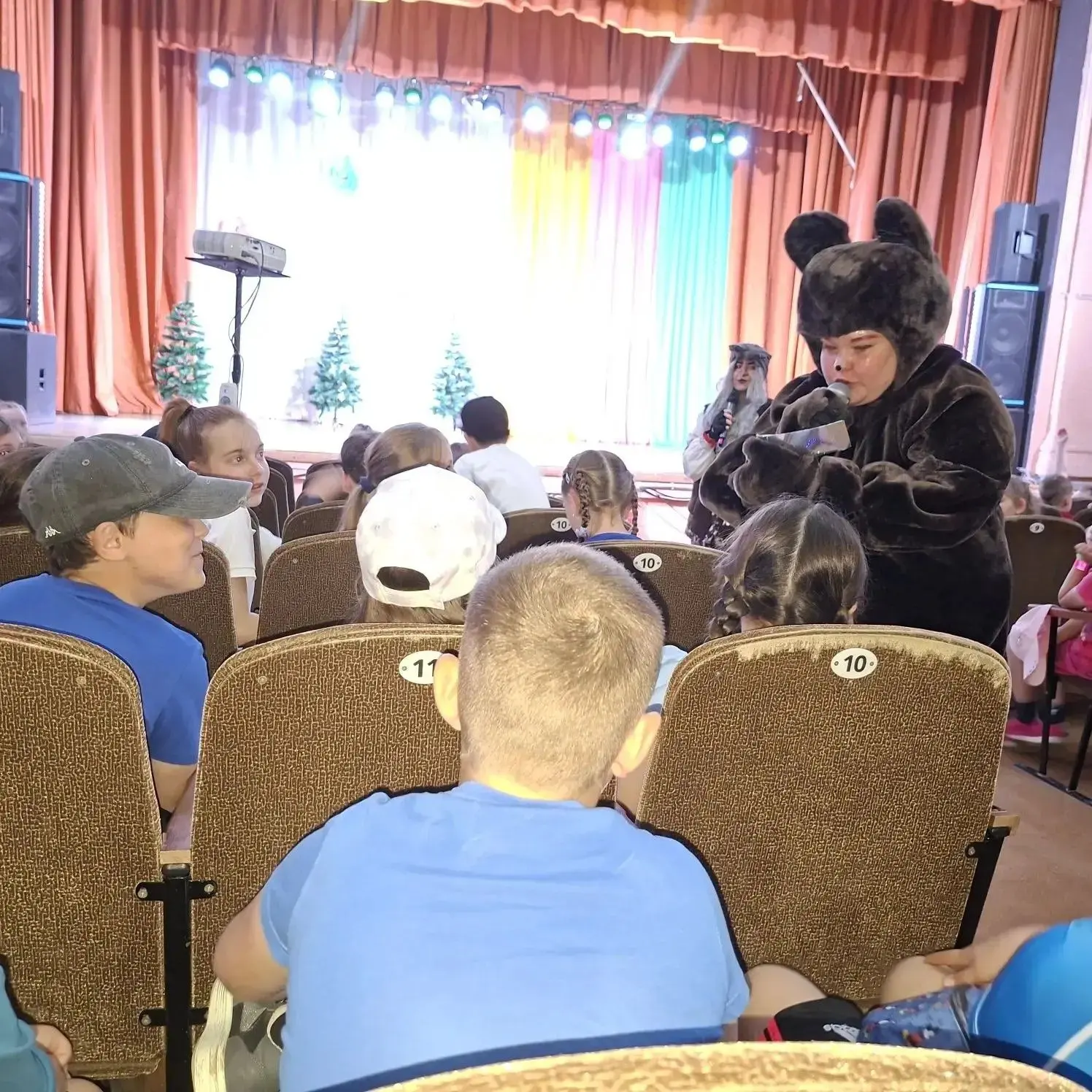 Пришкольный лагерь "РИТМ"- 11 июня- День 13.  На утренней линейке поздравили именинницу с Днём рожде