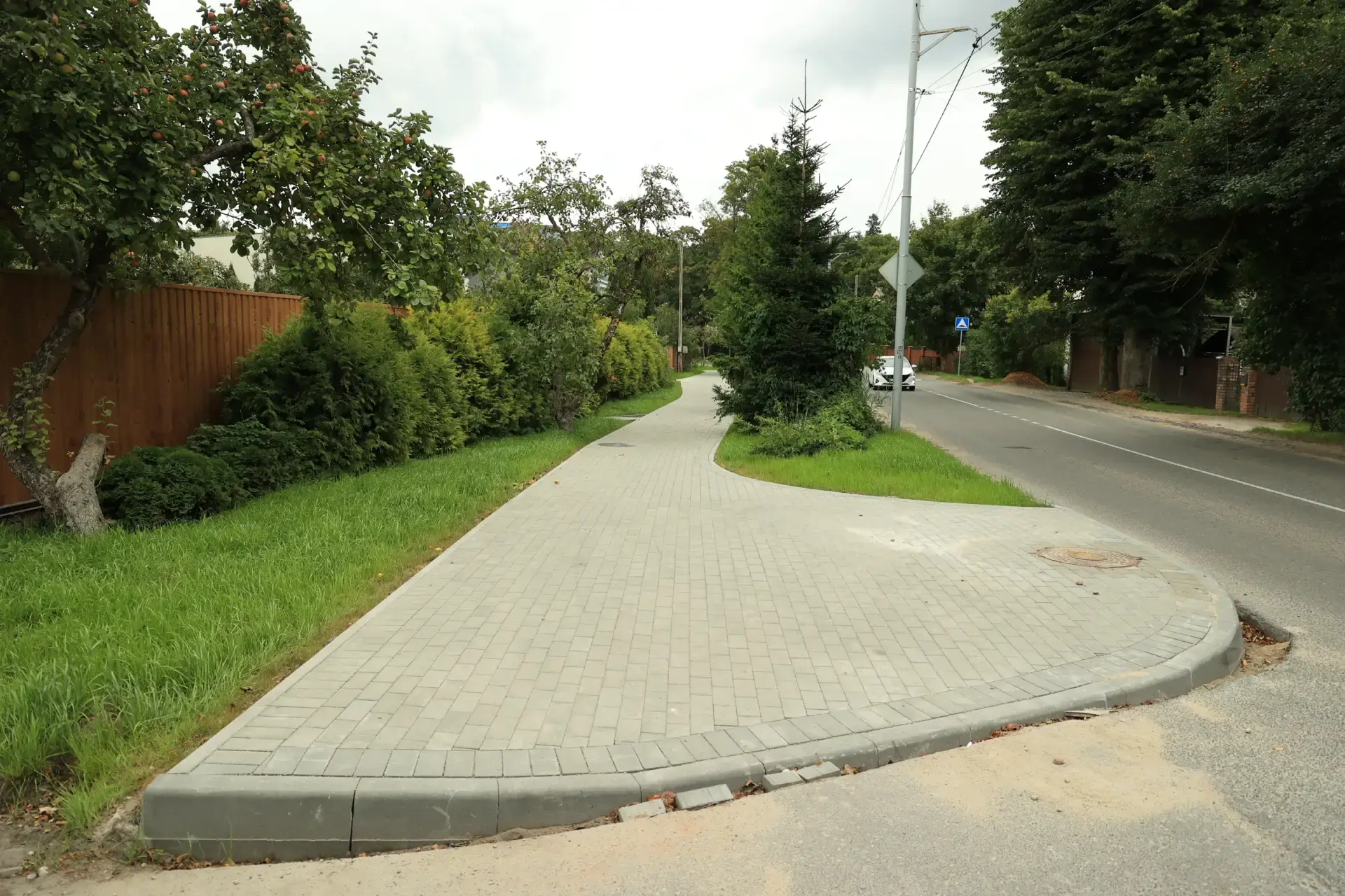 Благоустройство тротуара на проспекте Мира (от ул. Штурвальной до ул. Химической, по чё...