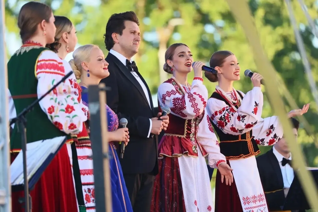 Дорогие друзья! 

🎉В День России, 12 июня, на Кремлевской площади города Вологды состоялась концерт