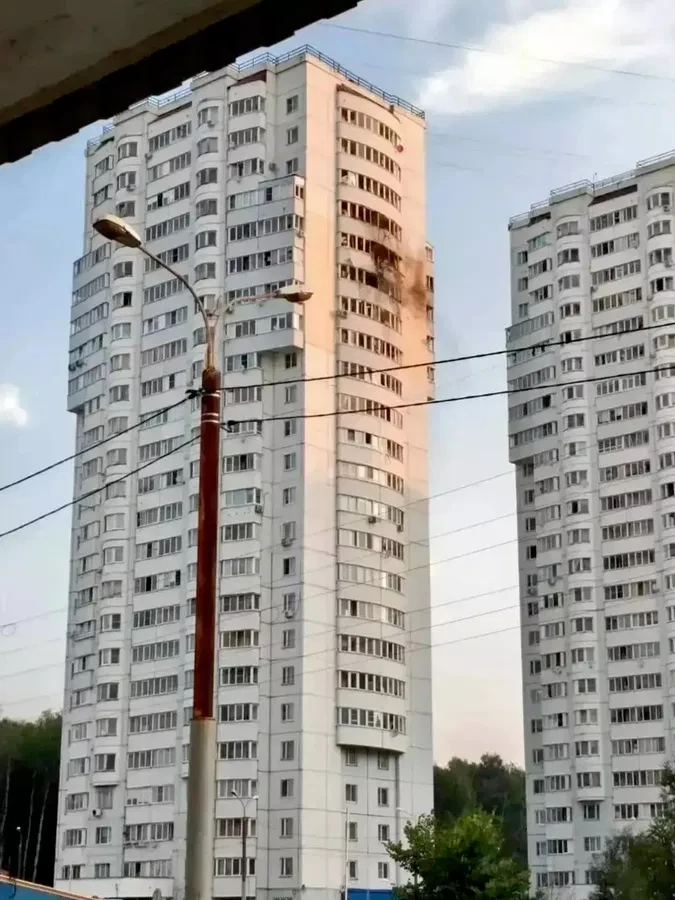 Дрон ВСУ влетел в многоэтажку в подмосковном Чехове

Ночью Москва и область подверглись массированно