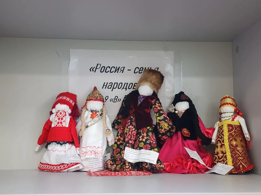 🌍Год единства народов России в МАОУ СОШ № 71 объединяет творчество и новые знания🤝🇷🇺  В нашей школе 