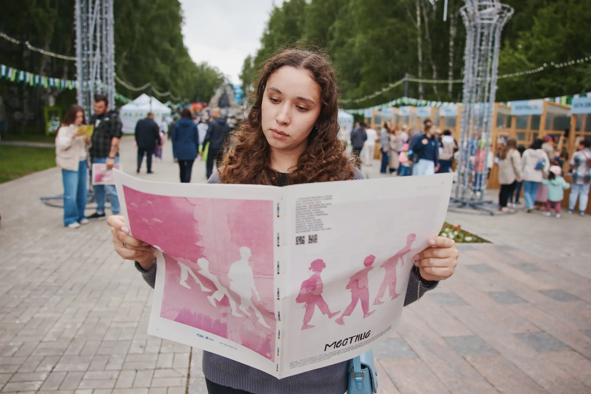 Здесь местные поют и создают настроение города