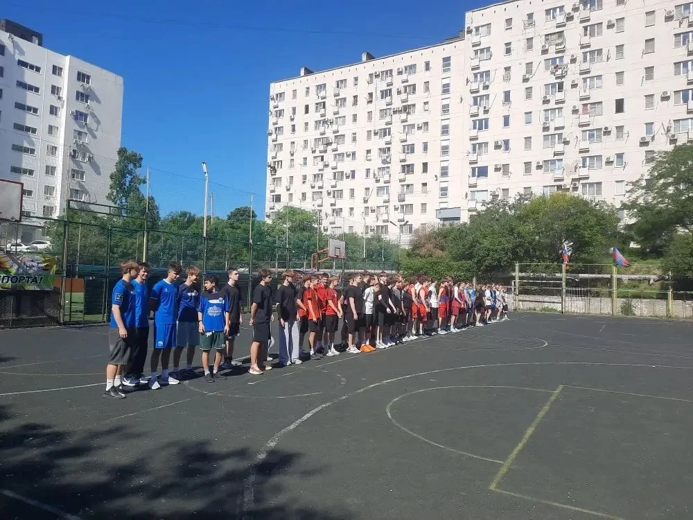 6 июня Всекубанский турнир по уличному баскетболу вступил в завершающий этап.
Команда юношей 8-класс