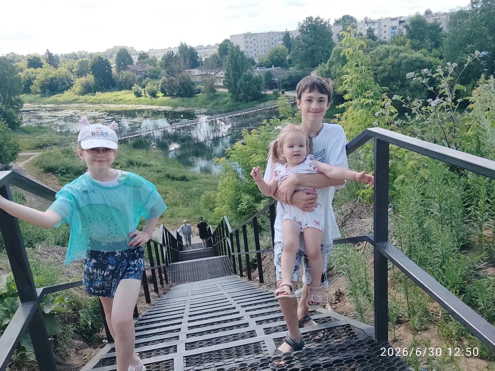 ✅Дети на каникулах✅
Привет от Михаила(7Г) и Марии Люба из города Кашина (Тверская область). 
✍️Кашин