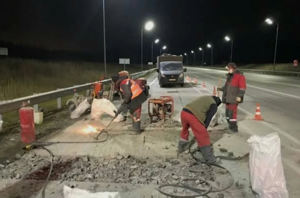 🚧💥 Росавтодор против цементных дорог. И причина — не деньги, а то, что мы сами их убиваем шипами  В 