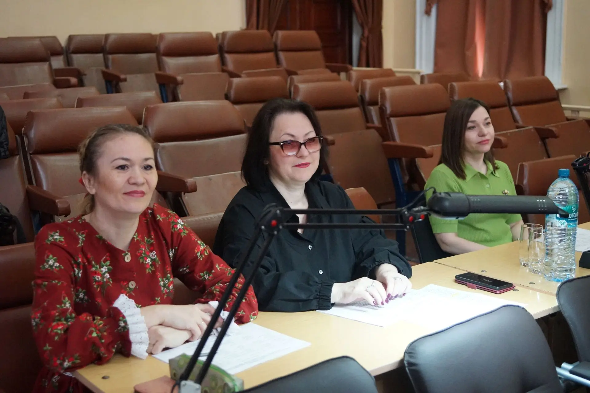 По традиции в дни весенних каникул во Дворце пионеров и школьников прошёл конкурс «Дёжкин карагод»  