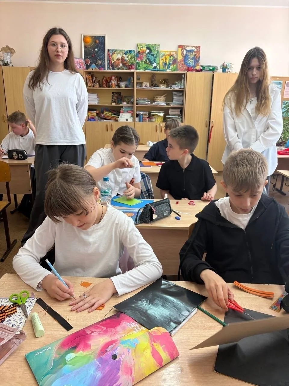 В преддверии Дня Победы активисты Движения Первых Движения Первых и наставники Орлят России  под рук