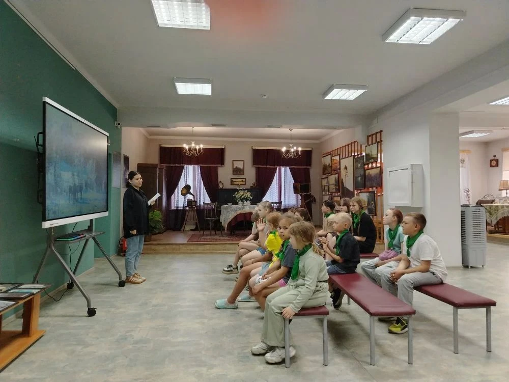 Ребята из отрядов летнего лагеря при МБОУ «Крапивинская СОШ» совершили увлекательное по...
