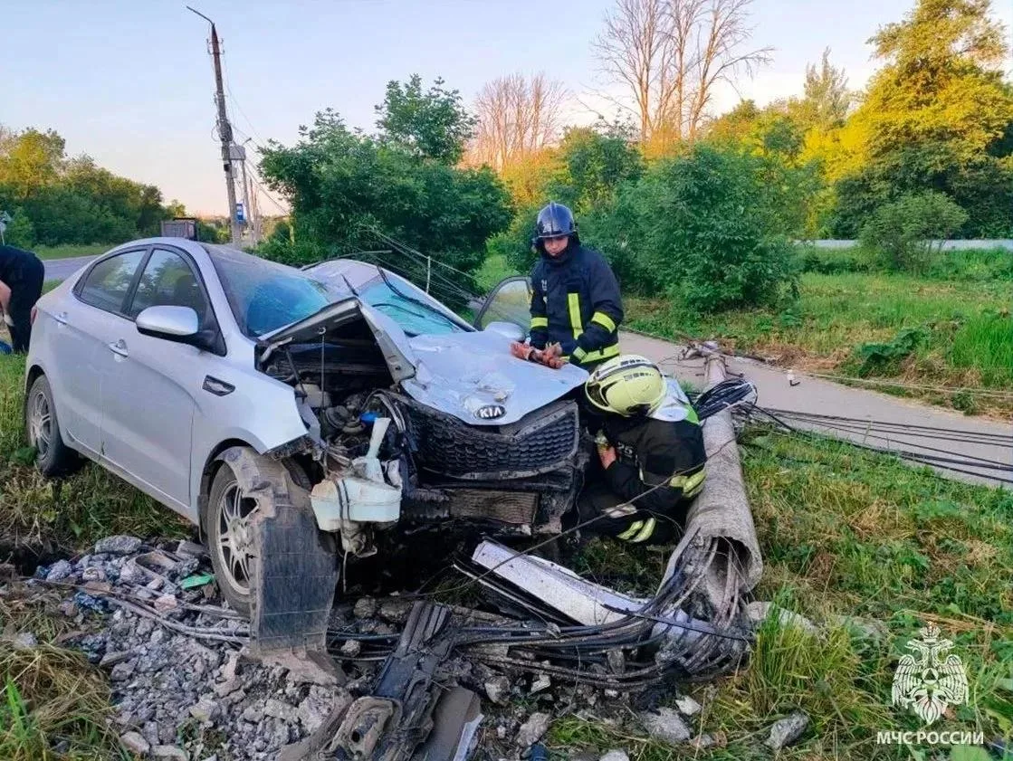 🚨🚔Новомосковск. Было вчера, в 04:50 утра, на ул. Мира. Предварительно – 50-летняя женщина за рулем