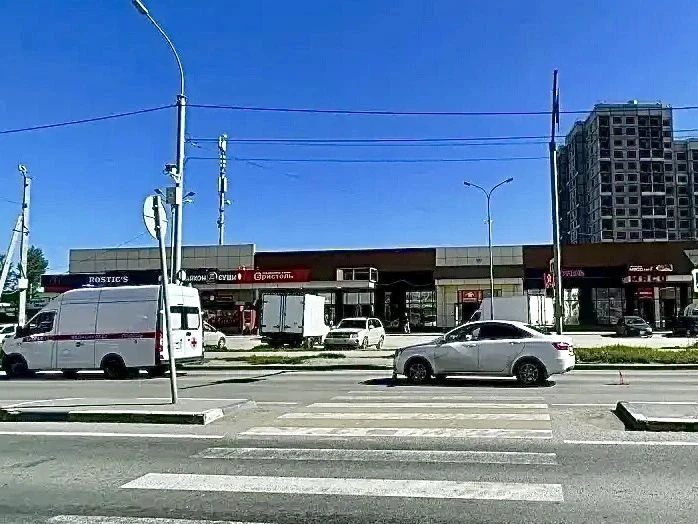 👵🏻🚗 Пенсионерка попала под колёса седана Lada Vesta на регулируемом пешеходном перех...