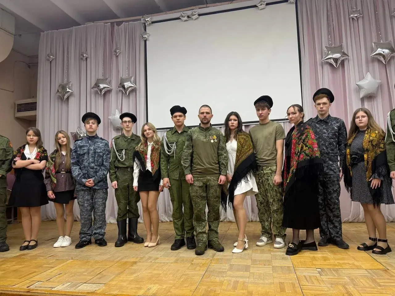 «Времён связующая нить»: в память о тех, кто защищал Родину! 🇷🇺 🎭 🎤 20 февраля в нашей школе прошло 
