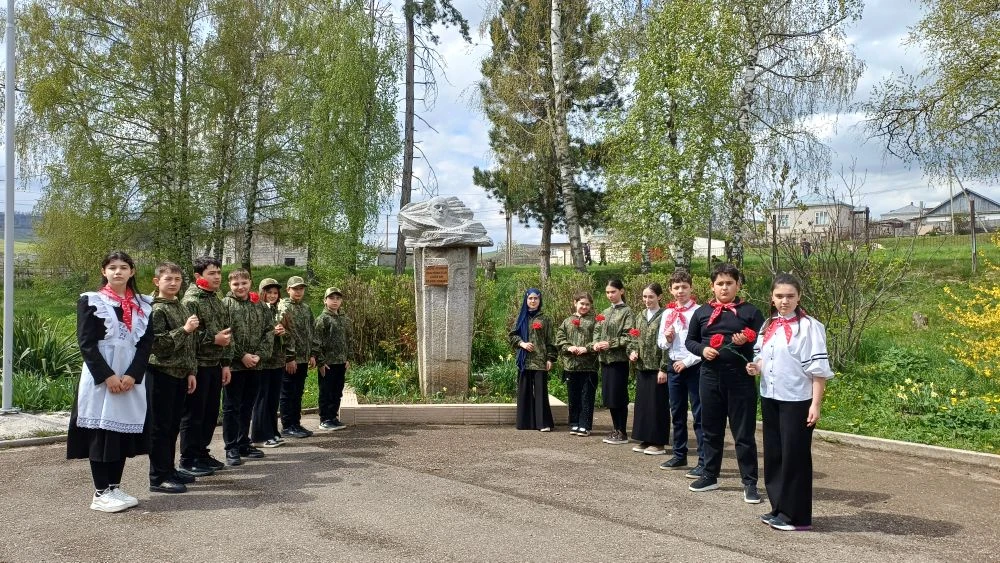 В преддверии 9 мая активисты Движения Первых- учащиеся 6Б класса  МБОУ "СОШ 10 с.Красный Курган "  п
