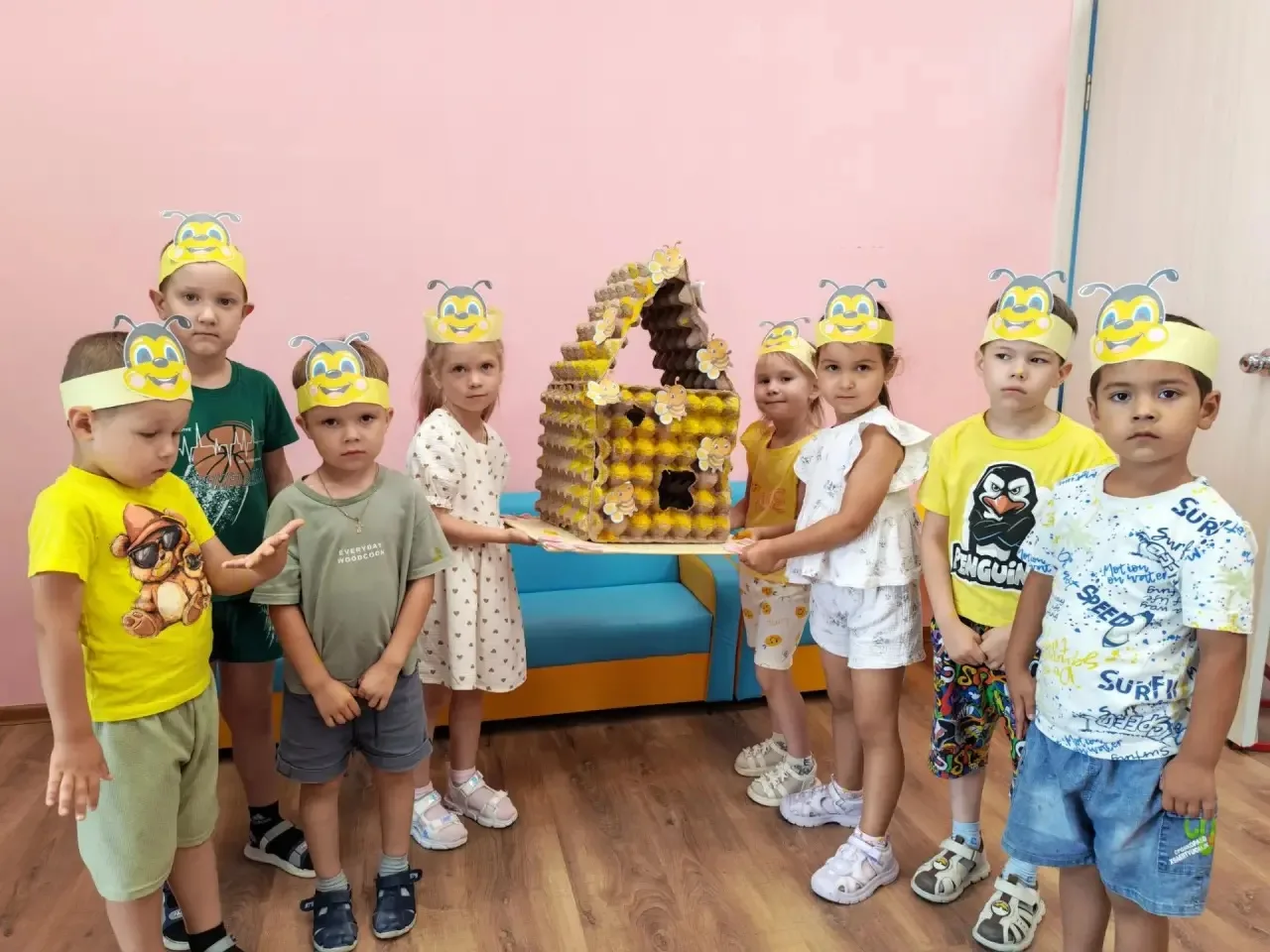 Смешарики — самые трудолюбивые пчёлки дня! 🐝 Помогли друзьям достроить лесной улей и з...