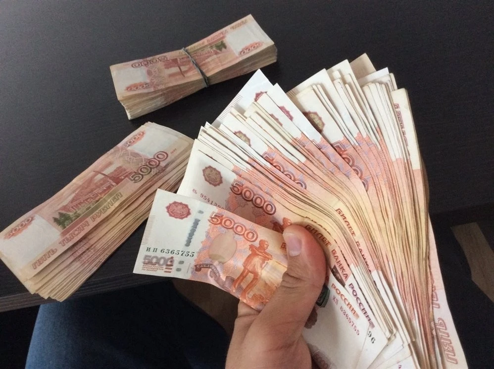 РОССИЯНКИ СЧИТАЮТ ДОХОД МУЖЧИНЫ В 150–250 ТЫСЯЧ РУБЛЕЙ КОМФОРТНЫМ ДЛЯ ОТНОШЕНИЙ 💰😅