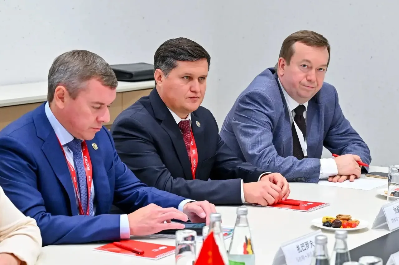 🔹 В рамках IV Международного форума «РОСТКИ» состоялась рабочая встреча Раиса Татарста...