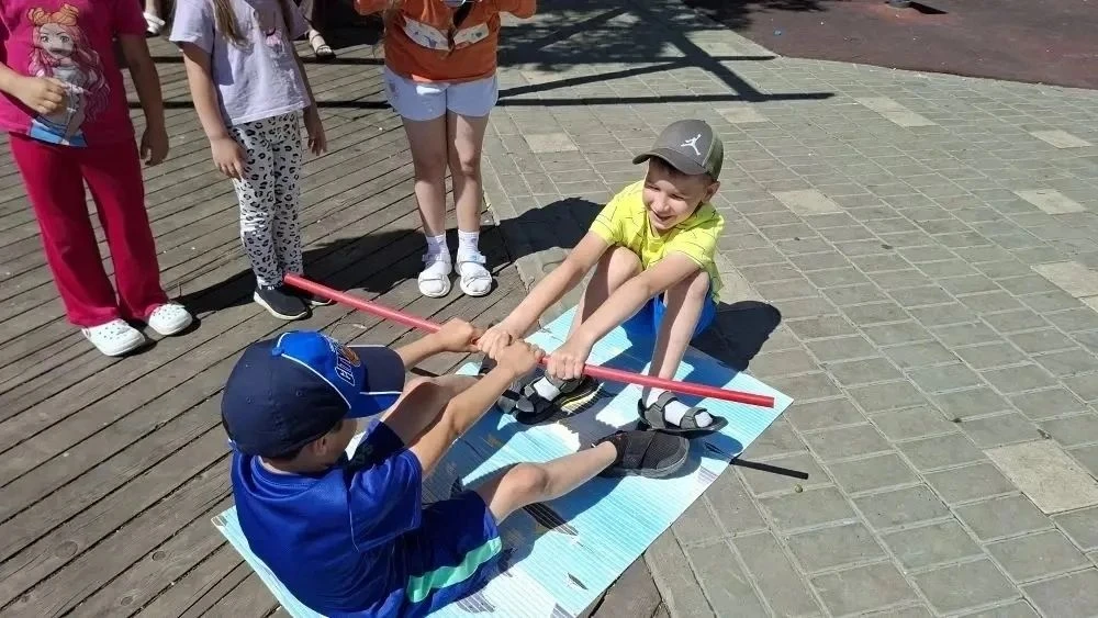 Лето в разгаре
 
В сквере «Семейный» прошло яркое и позитивное спортивно-развлекательное мероприятие