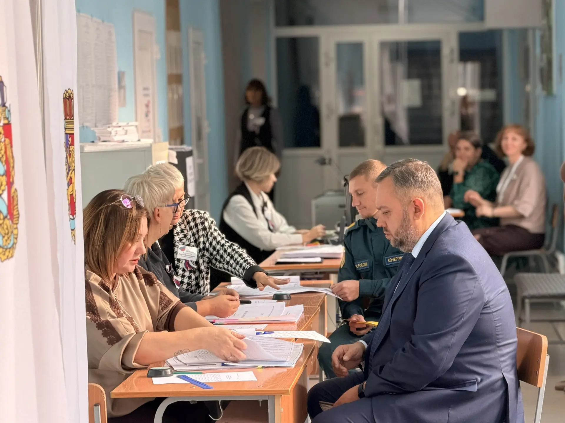 Глава округа Дмитрий Джигренюк проголосовал на выборах депутатов Госдумы и Заксобрания ...