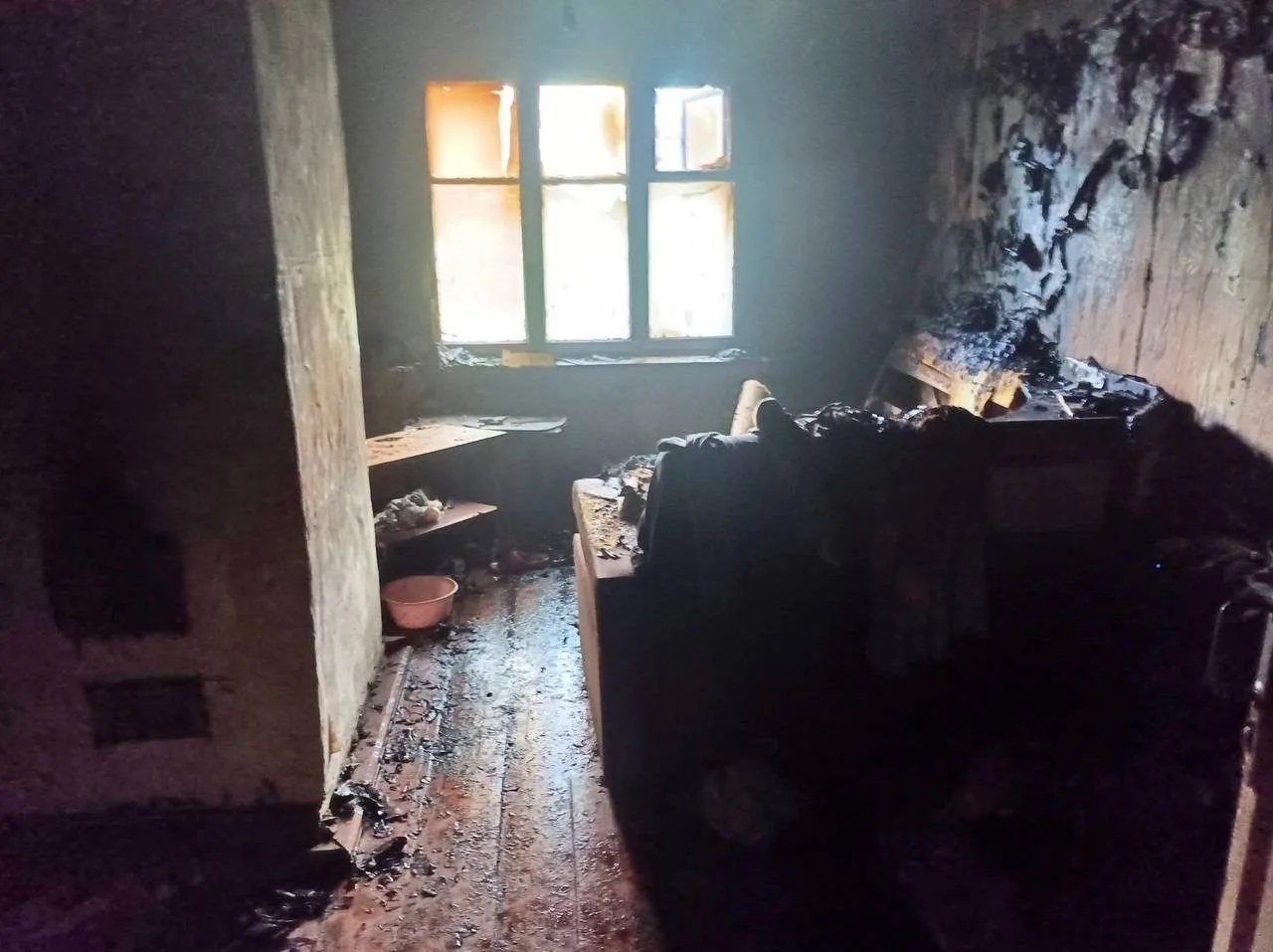 В Верхнетоемском округе при пожаре погибла женщина.

Вчера вечером в селе Верхняя Тойма загорелась о