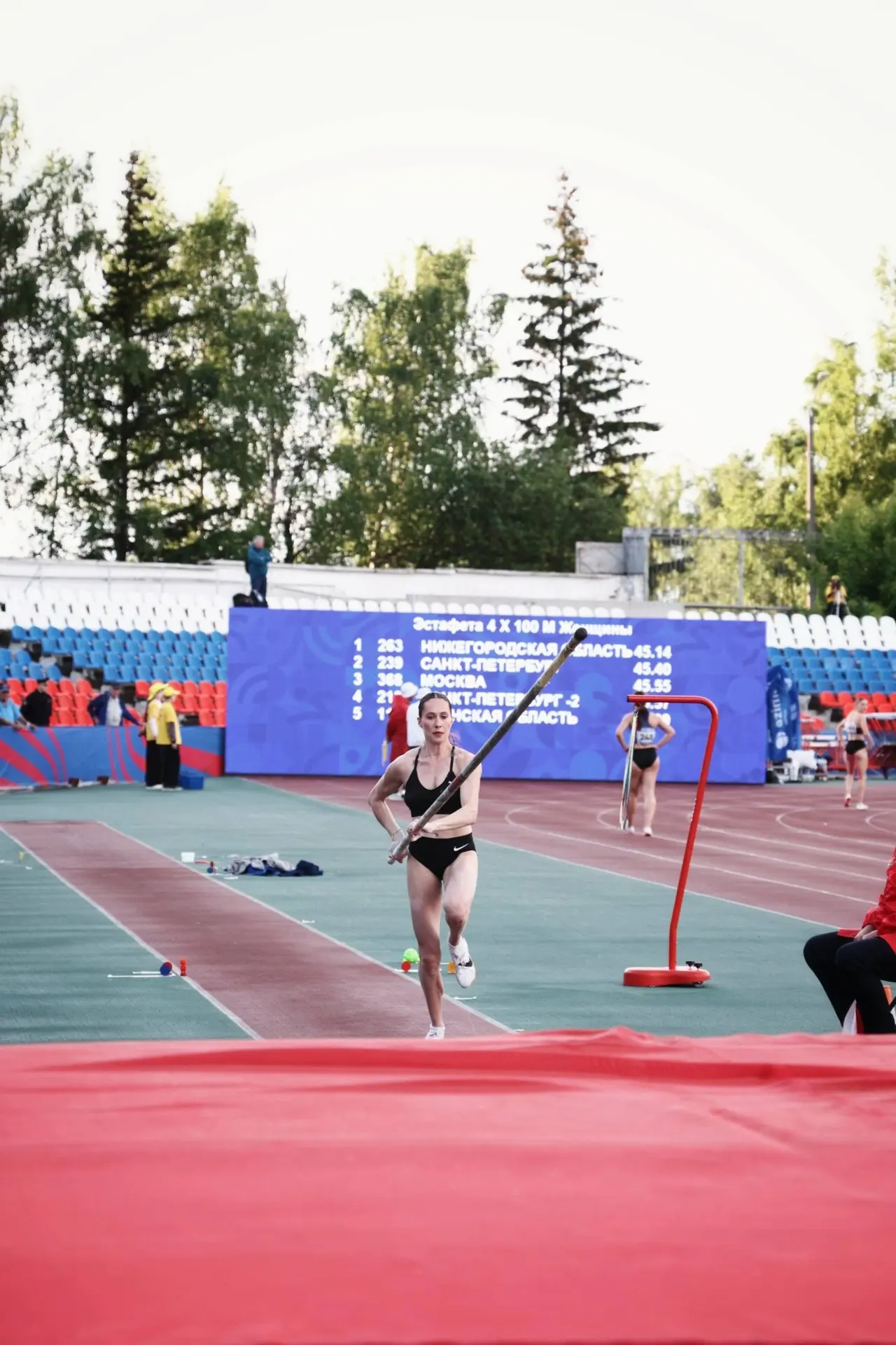 Прыгунья с шестом Полина Кнороз преодолела планку 4,91 м, выступая на Кубке России по легкой атлетик