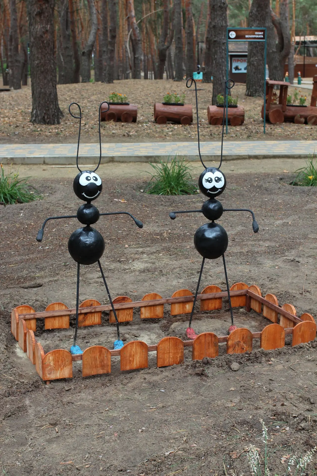 В Экопарке пополнение! 🐜
Теперь здесь обосновались весёлые муравьишки. Они уже ждут вас на тропинка