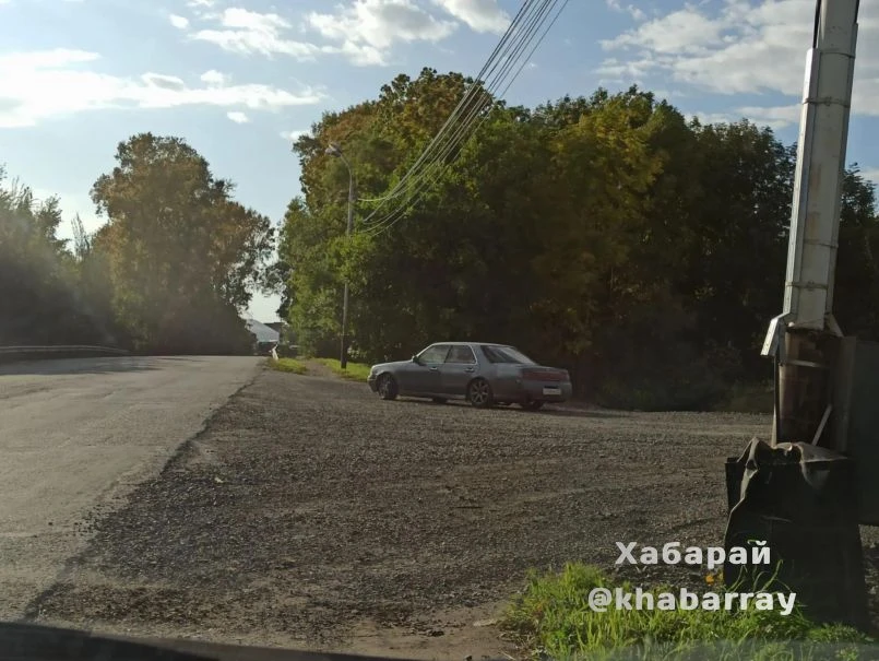 Трое суток стоит брошенный автомобиль