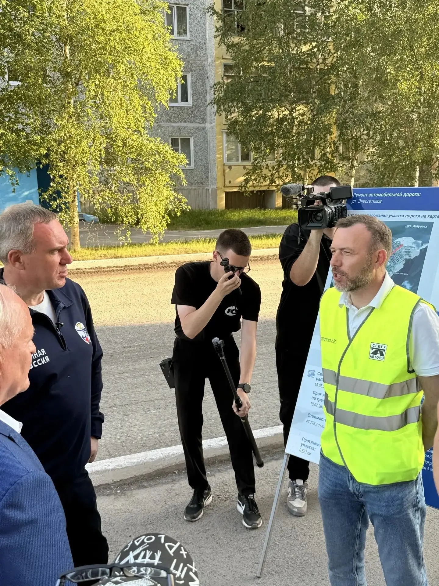 Губернатор Югры Руслан Кухарук в ходе рабочей поездки в Нижневартовский район посетил объект ремонта