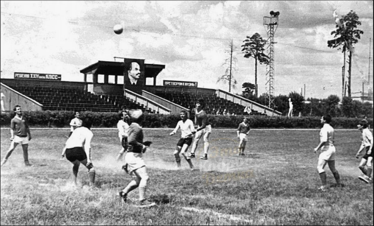 ⚽ Стадион "Авангард"

Ковров, 1971–1972. Стадион «Авангард» был построен в 1950-м году силами экскав