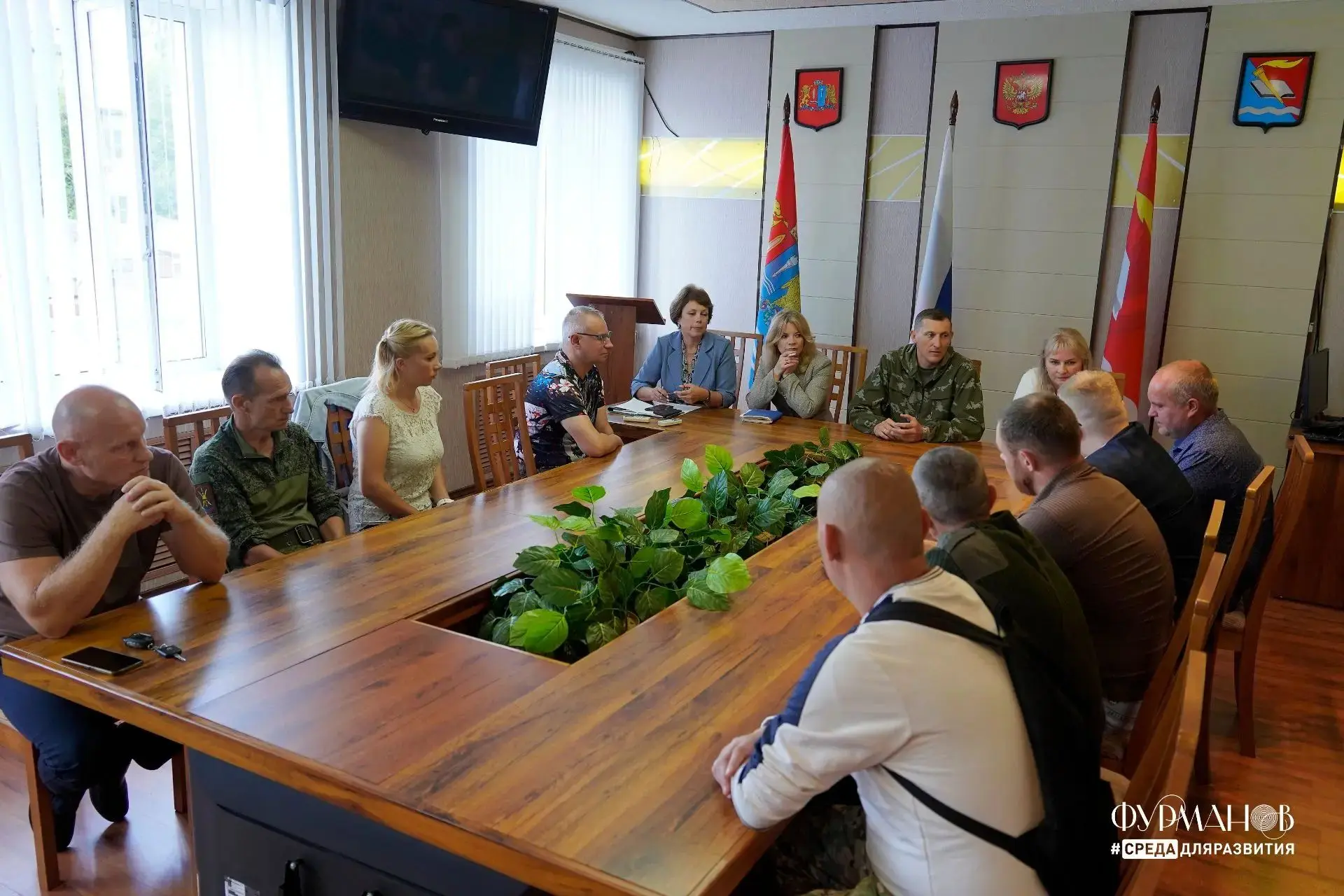 ⚡19 августа глава Фурмановского района Алексей Уткин провёл встречу с участниками специ...