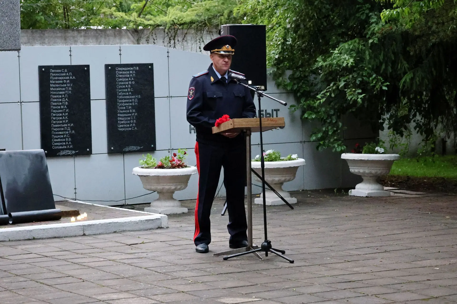 Сотрудники новгородской полиции, общественники и ветераны регионального УМВД почтили память великих 