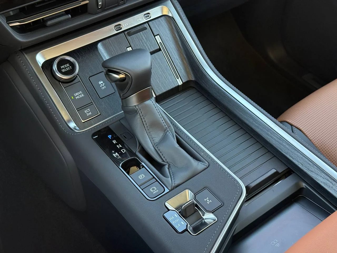 Lexus GX550 Luxury+ 2026  Автомобиль в наличии. Новый. Европейская спецификация. Без пробега.  Безуп