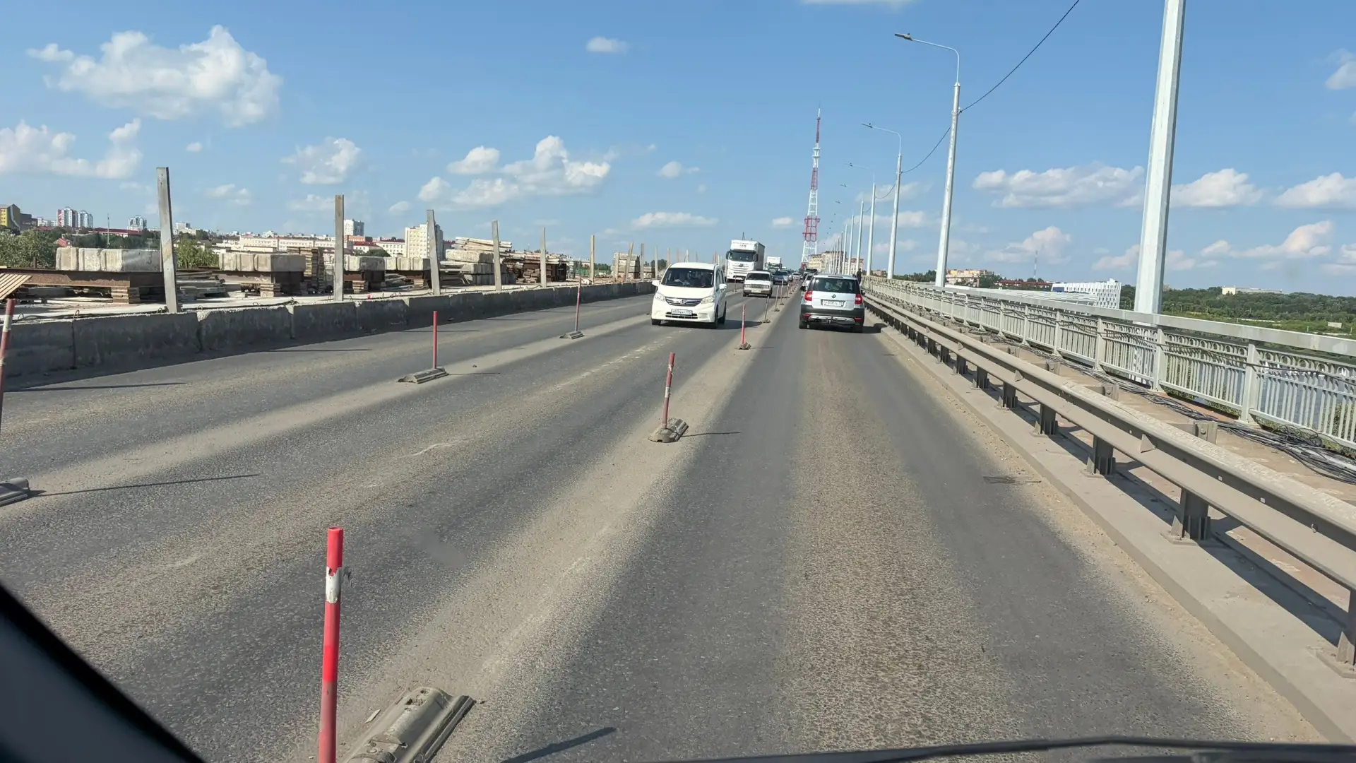 Мост 60 лет влксм, ни одного строителя в рабочее время ! Когда уже кончится этот ад ?